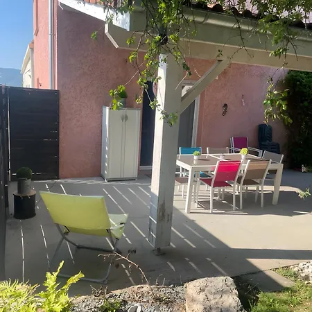 בית נופש Maison De Violette Serrieres-de-Briord